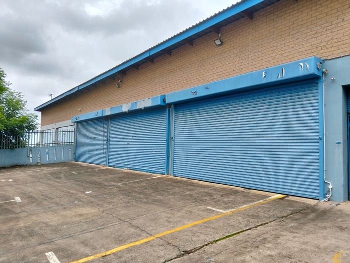 Industrial Warehouse To Rent in Westmead: Prime location, ample parking, versatile space.