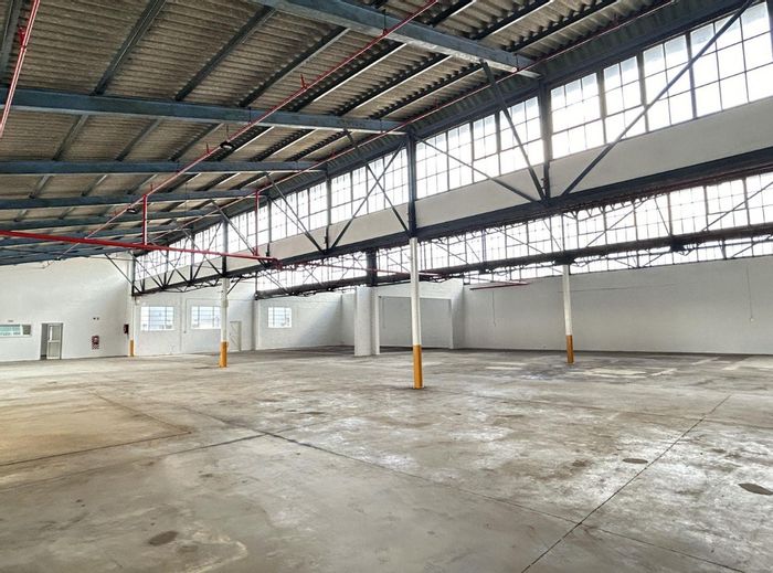 Industrial warehouse in New Germany to rent: 961 m², large open space, truck access.