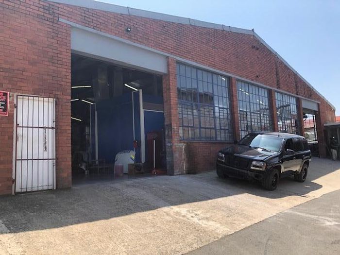 Industrial Unit To Rent in New Germany: 1089m², offices, yard, ample parking.