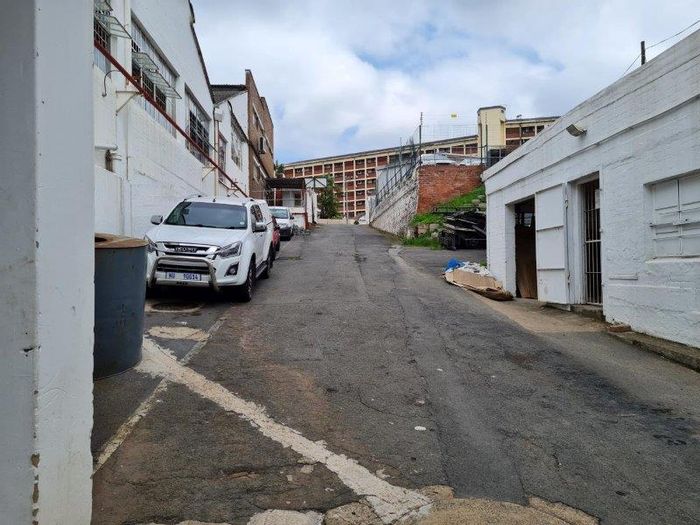 Industrial space in Congella to rent, 558 m², ready for plug & play.
