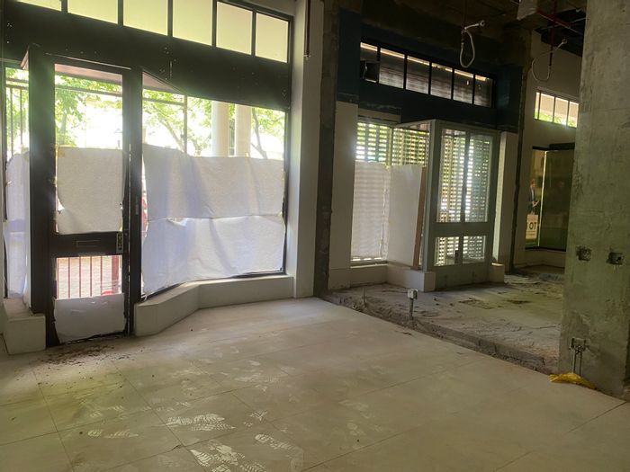Retail space to rent in Cape Town City Centre, high foot-traffic location.