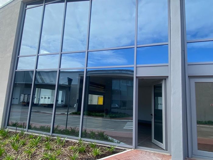 To Rent: 3064m2 Industrial Warehouse with Offices in Blackheath Industrial, 24-hour security.