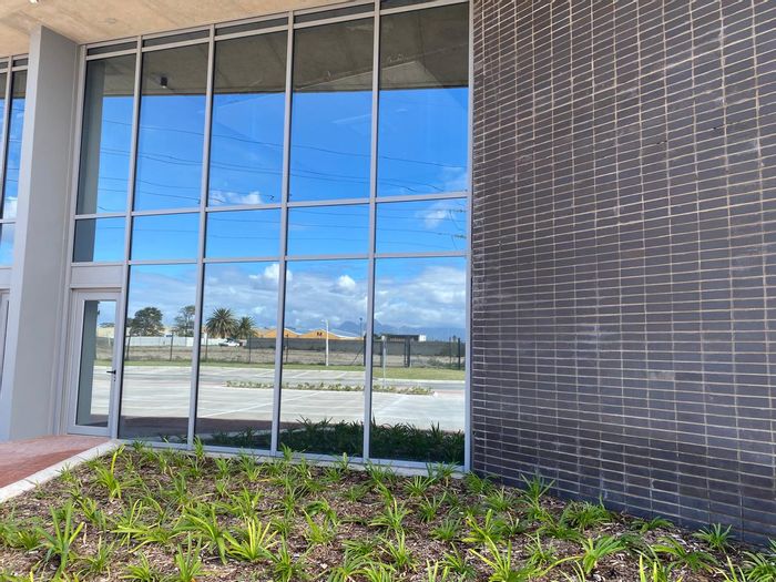 To Rent: 5429m2 Industrial Warehouse in Blackheath Industrial, 24-hour security, ample parking.