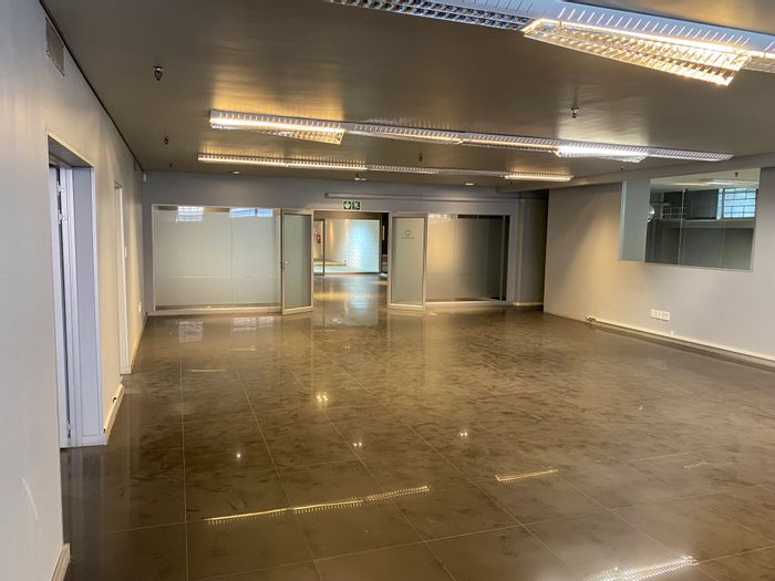 To Rent: Versatile 1500m² Office in Salt River with ample parking and amenities.