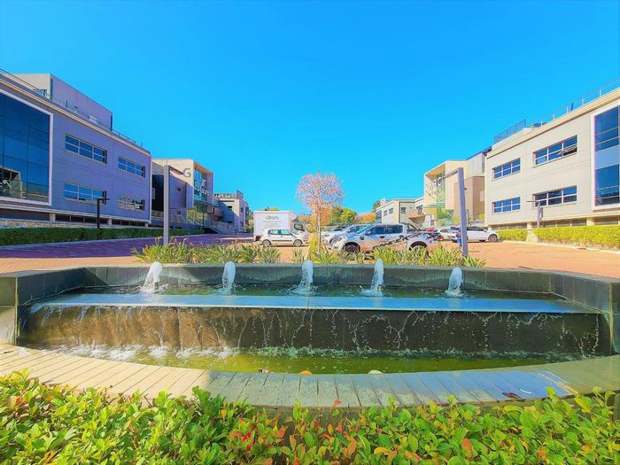 Fourways Office To Rent: Premium park, 24-hour security, ample parking, great location.