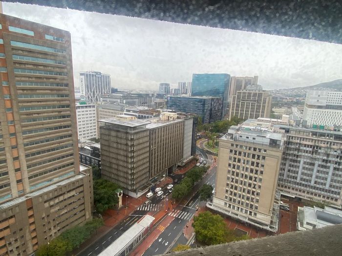 Office To Rent in Cape Town City Centre: 250m², fitted, parking, great amenities.