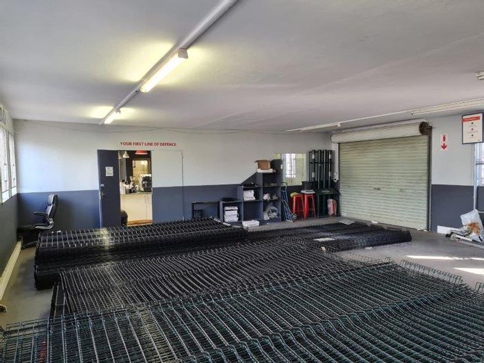 Industrial property in Congella to rent: reception, 3-phase power, private yard.