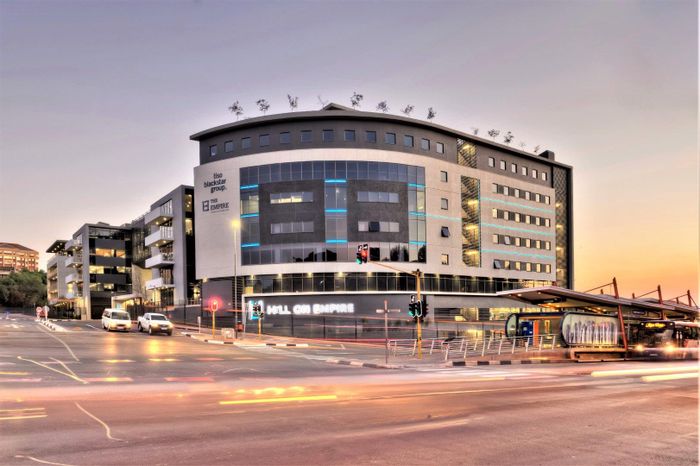 Spacious 2200m² office in Parktown, secure parking, high-speed internet, to rent.