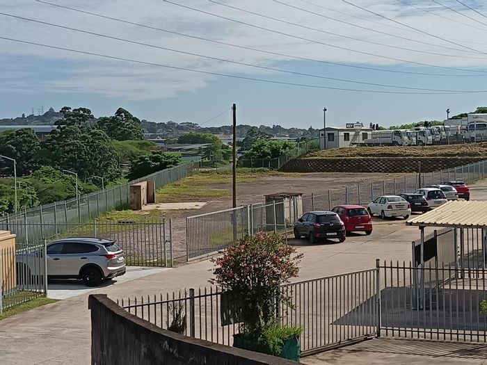 To Rent: 2000sqm Commercial Land in Alexander Park with Wash Bay and Ablutions.