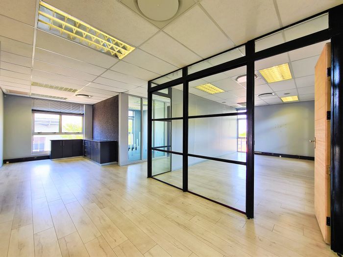 Fourways Office To Rent: 200m², parking included, generator, and security access.