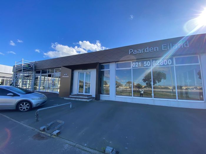 Retail space to rent in Paarden Eiland with showroom, offices, and ample parking.
