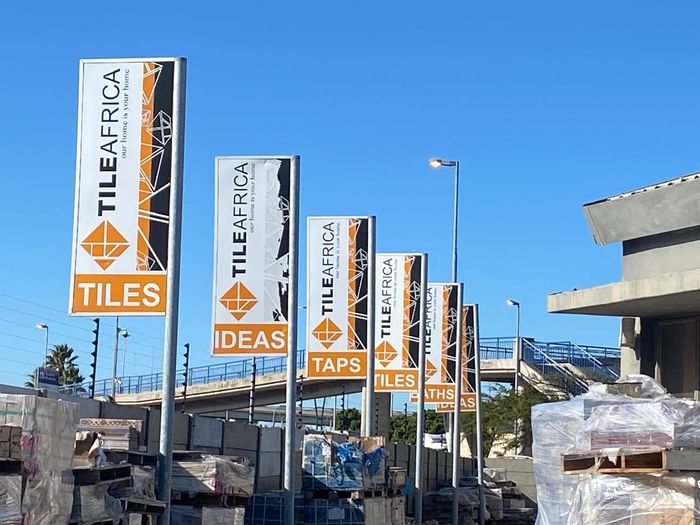 Retail space for rent in Paarden Eiland: showroom, warehouse, and yard available.