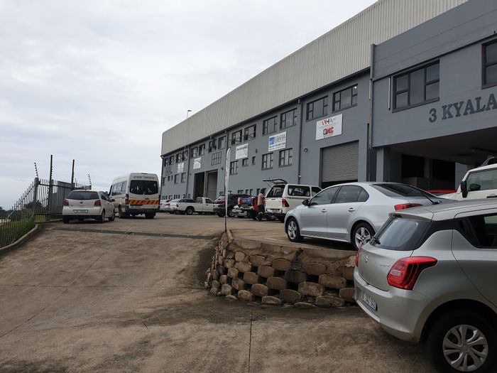 Industrial property in Westmead to rent: 475 sqm, 100 Amps power, 6 parking bays.