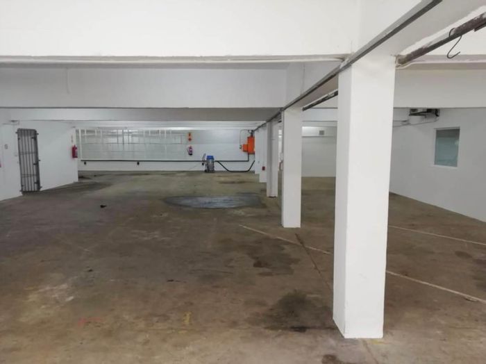 Industrial Warehouse in Alexander Park: 551sqm, 3 Phase Power, Exclusive Yard. To Rent.