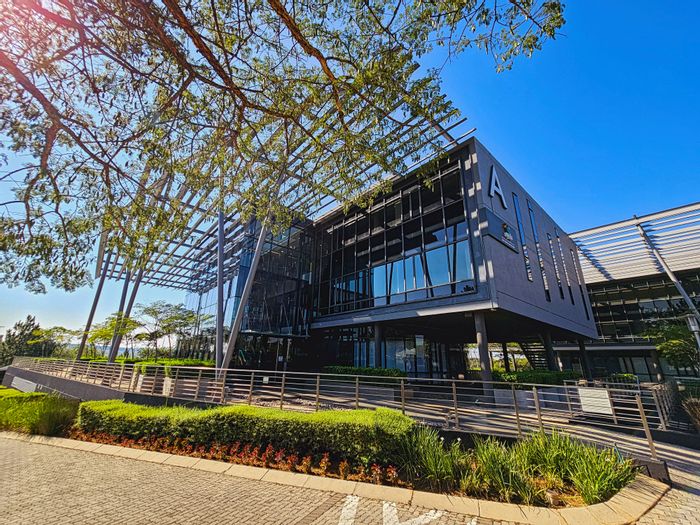 Office To Rent in Woodmead: 2204m² with solar backup, water generator, and branding options.