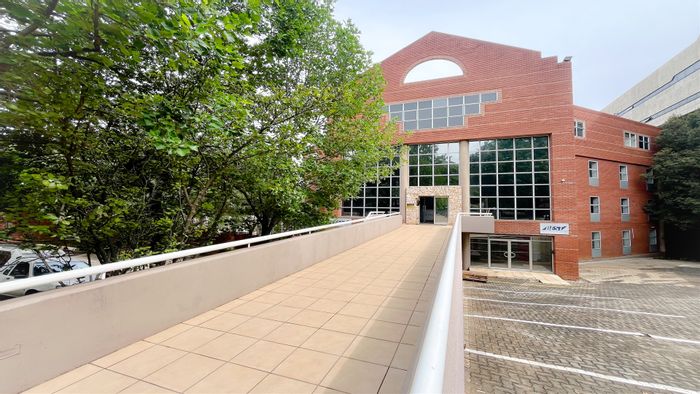 Prime office space to rent in Parktown, 1018m2 with key amenities.