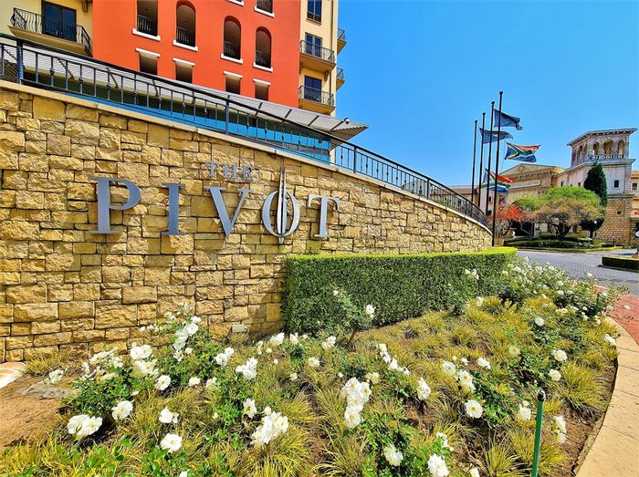 Fourways Office To Rent: Backup power, tenant allowance, ample parking, great location.