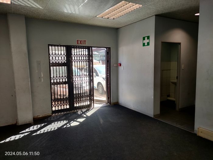 Industrial Warehouse To Rent in Laser Park with 100amps power and secure access.