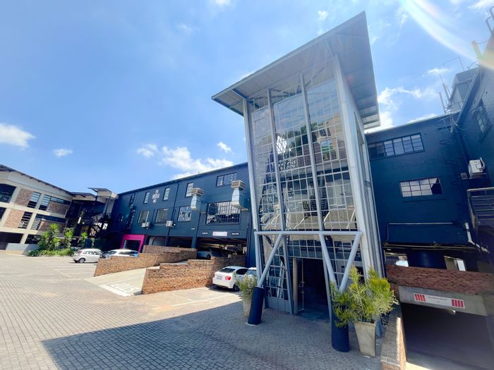 Office To Rent in Auckland Park: 545m² space with high-speed internet and secure access.