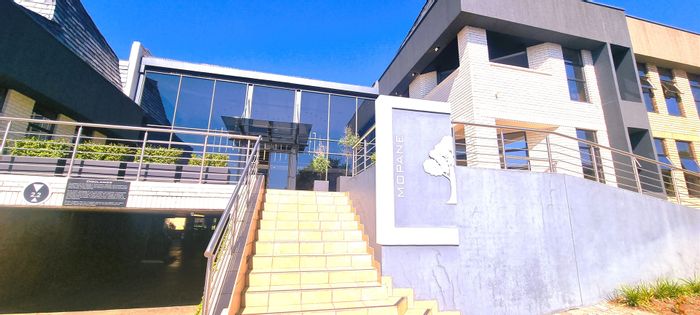 Hurlingham Office To Rent: Fitted space, parking, security, and tenant incentives available.