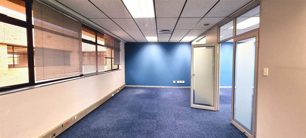 150 Kelvin Drive-Woodmead-Gallo Manor-Worldsview 1932m² (14)