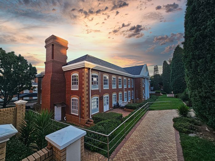 Bryanston Office To Rent: Boardroom, kitchen, gardens, backup water, and fibre access.
