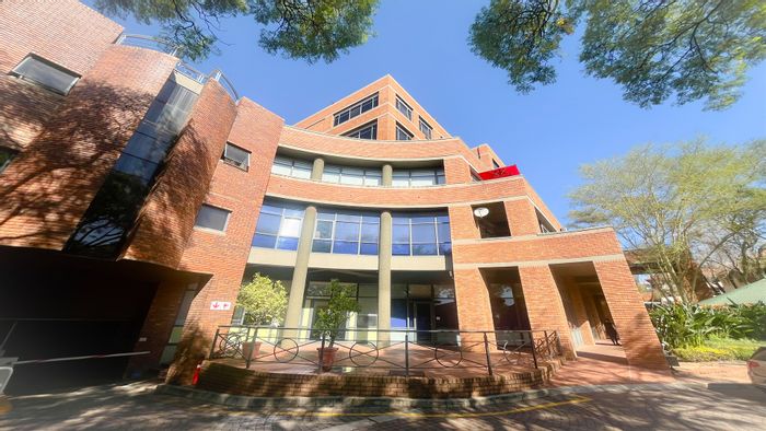 Parktown Office To Rent: 262m², tenant benefits, security, gardens, and transport access.