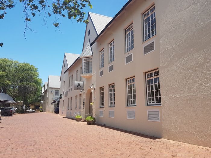 Edenburg Office To Rent: Fitout, kitchen, patio, power backup, near transport.