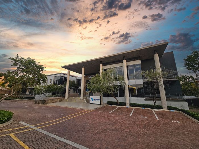 Bryanston Office To Rent: Open plan, generator, fibre, near shopping and M1.