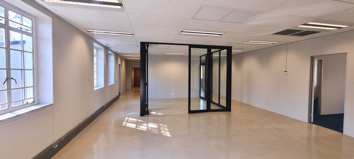 Edenburg Office To Rent: 547 m², dual access, near transport and highways.