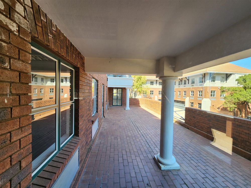 Hyde Park Manor-HydePark-Building 2 Patio