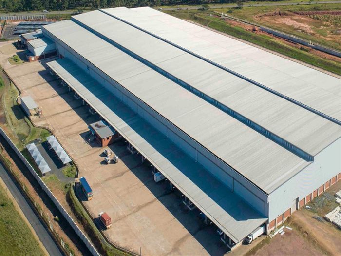 Industrial property in Cato Ridge Central to rent, featuring extensive logistics facilities.