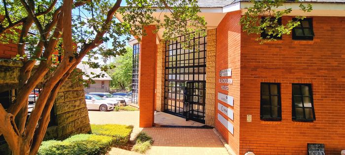 Bryanston Office To Rent: Open plan, private patio, landscaped gardens, great tenant incentives.