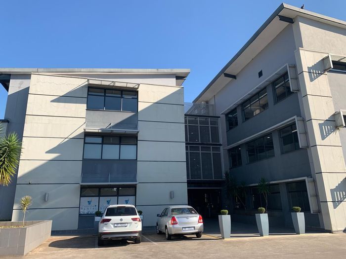 For Sale: 128sqm Office in Montrose with 2 bathrooms and ample land.