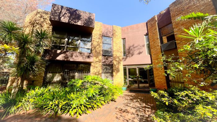 For Sale: Office in Parktown with courtyard, braai area, and ample parking.