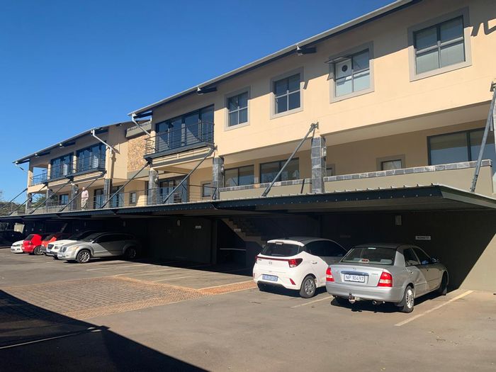 140sqm office to rent in Montrose, includes reception, 4 offices, open plan.