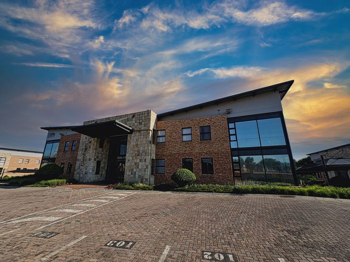To Rent: Office in Paulshof with boardrooms, open plan areas, and backup generator.