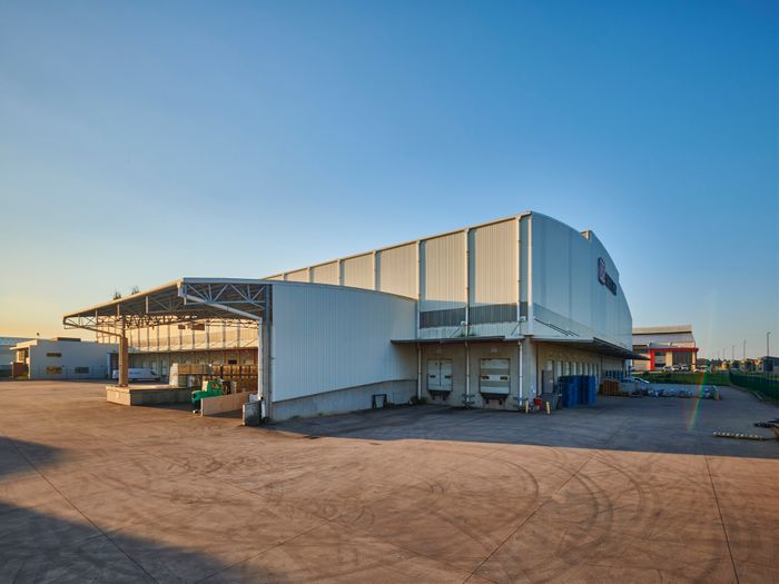 Industrial property in La Mercy Central to rent with tax relief, security, and loading doors.