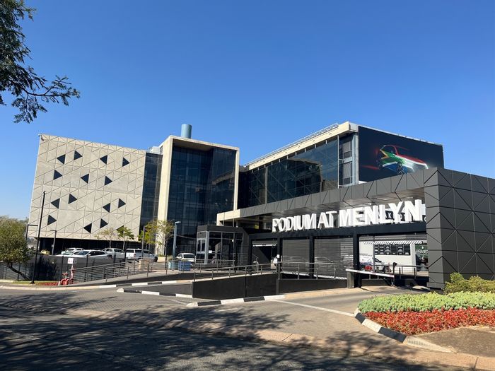 Menlyn Office To Rent: 282m², customizable space, 24/7 security, great visibility.