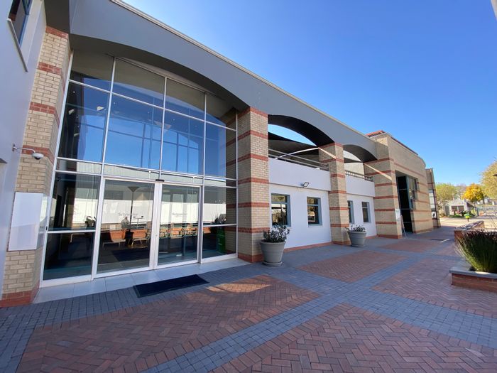 Industrial Property To Rent in Halfway House: 11,924m2 with office and warehouse space.