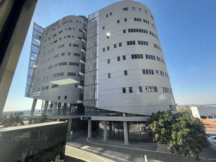 Office To Rent in Menlyn: 170m² customizable space with generous allowances and natural light.