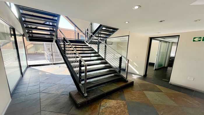 Adaptable office space in Parktown, to rent with backup utilities and fibre connectivity.