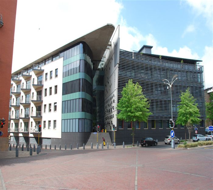 Prime 449m2 office in Melrose Arch, To Rent, with ample natural light and amenities.