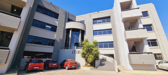 To Rent: Office in Sunninghill with boardroom, storage, backup water, and generator.