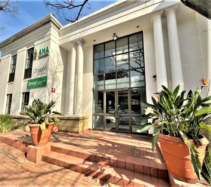 Office To Rent in Houghton Estate: 350m², high-speed internet, secure access, prime location.