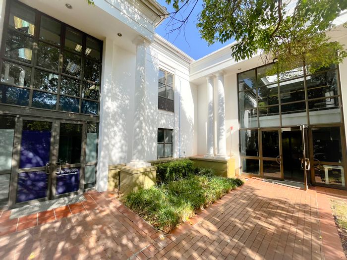 Office To Rent in Houghton Estate: 240m², high-speed internet, secure access, prime location.