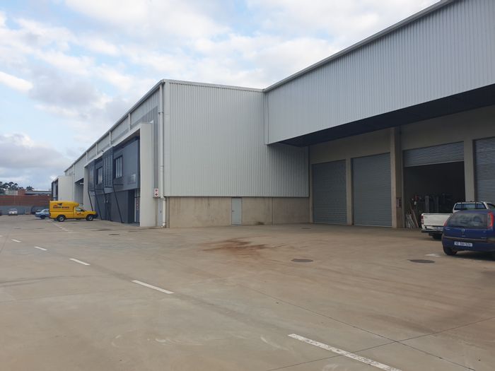 Industrial warehouse for rent in Mount Edgecombe North with ample space and access.