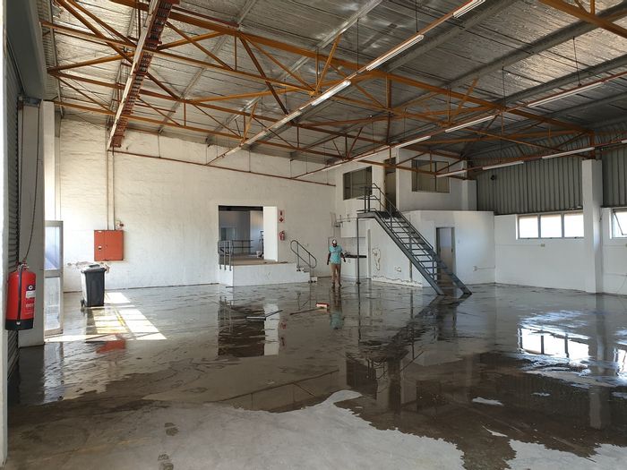 Glen Anil Industrial Units To Rent: 198m² with security, ideal for mini warehouse.