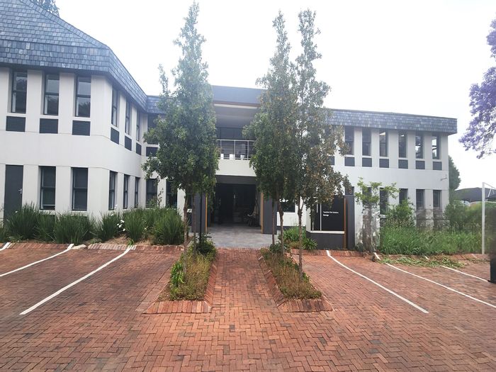 Dunkeld West Office To Rent: 346m², balconies, kitchenette, secure park with dark fibre.