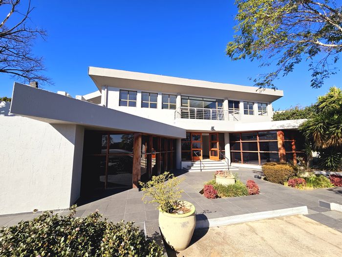 Bryanston Office To Rent: Freestanding building, open plan, ample parking, close to amenities.